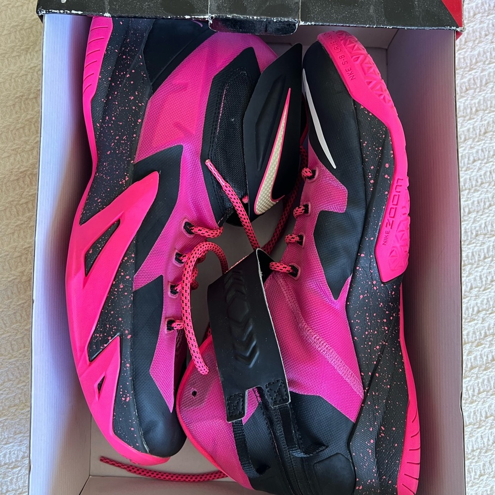 Nike Zoom Soldier 8 Pink LeBron James Men’s Size 11